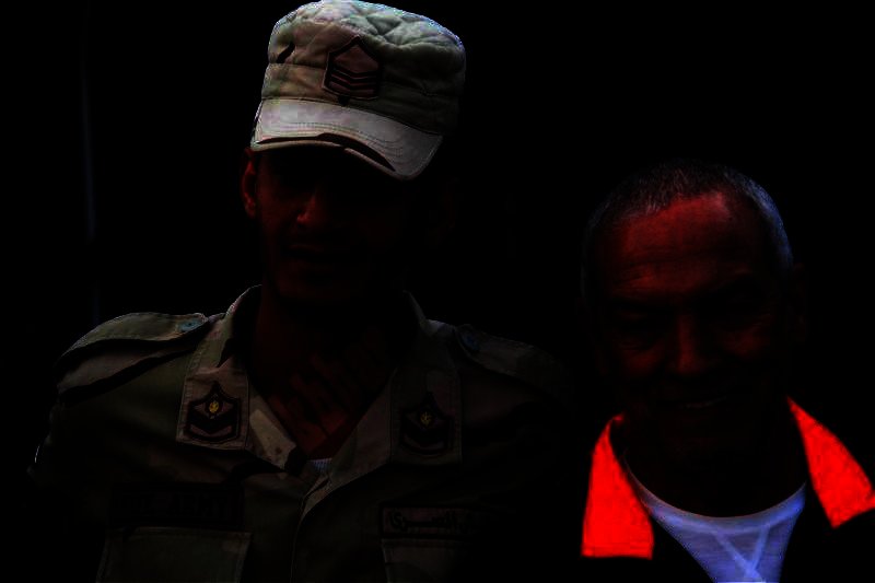 فيريرا مع رجال الأمن قبل مباراة الداخلية (تصوير: سارة عبدالباقي)