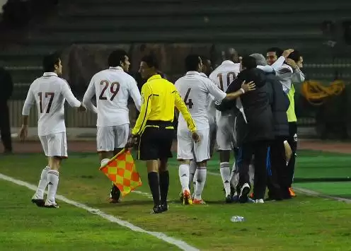 اخبار الزمالك - بالفيديو .. شيكابالا يصطحب حمدى لتقبيل رأس حسن شحاتة لمصالحته