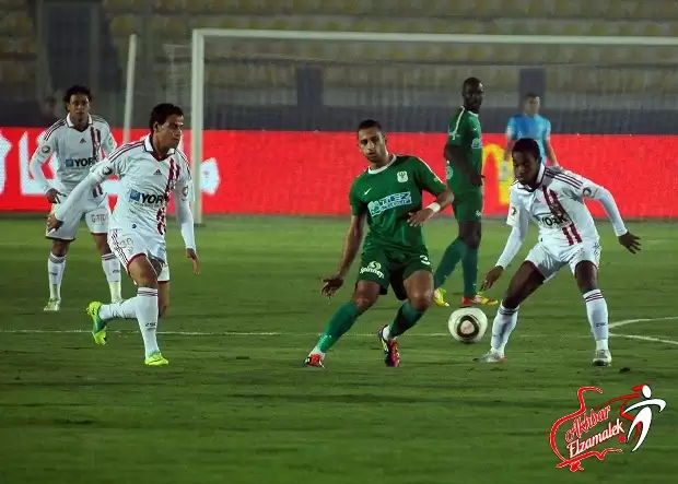 اخبار الزمالك - الجنايني يقدم التهنئة للفريق في غرفة خلع الملابس