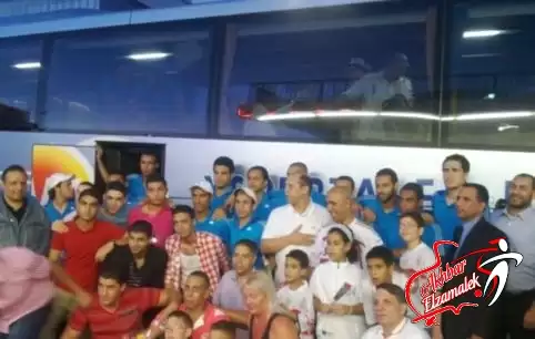 اخبار الزمالك - الرسالة الثانية (3.45ظ) : وصول أتوبيس الزمالك الي ملعب الأسكندرية وسط حراسة أمنية مشددة