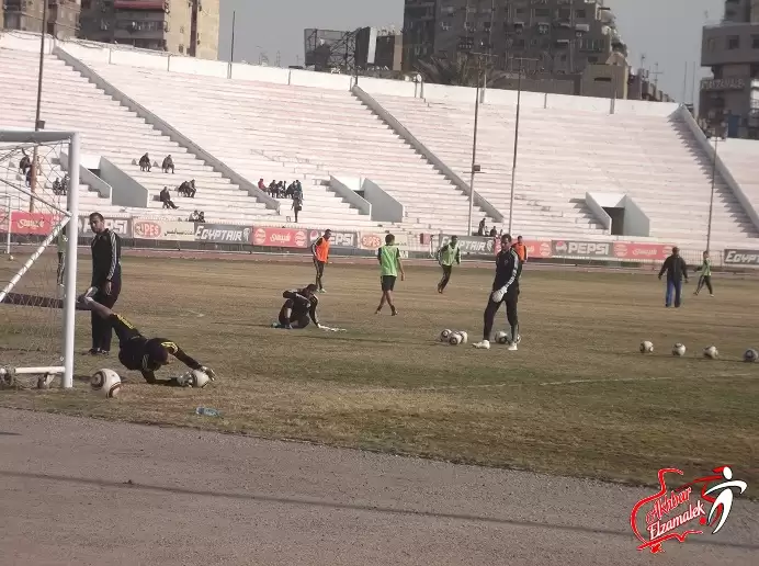 اخبار الزمالك - بالصور .. نبيه يتقمص دور سليمان ويقود تدريبات عنيفة لوحيد وجنش