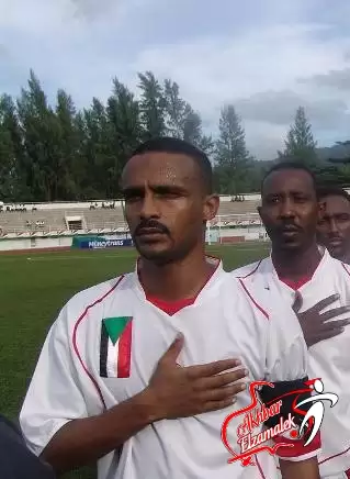 اخبار الزمالك - السودان تعبر عن حزنها على ضحايا احداث بورسعيد بـ"الشارات السوداء" امام زامبيا اليوم