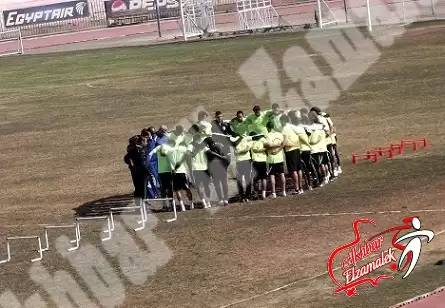 اخبار الزمالك - شاهد بالصور الحصرية : اجتماع شحاته وسيارة شيكا فى كواليس مران الزمالك 