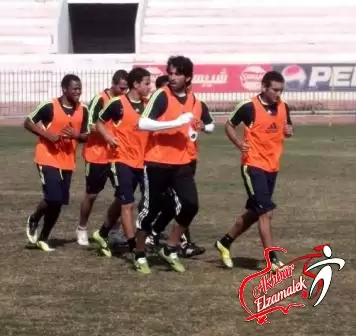 اخبار الزمالك - خاص..تيجانا يقود تدريبات الجري حول الملعب للاعبي الزمالك عقب نهاية التقسيمة 