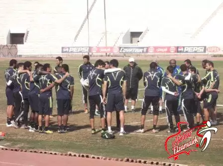 اخبار الزمالك - خاص .. شحاتة يجتمع باللاعبين قبل التدريبات لشرح برنامج الفريق بعد الغاء معسكر الامارات