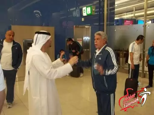 اخبار الزمالك - خاص بالصورة .. ممثل عن الاتحاد الاماراتى يستقبل بعثة الزمالك فى مطار دبى