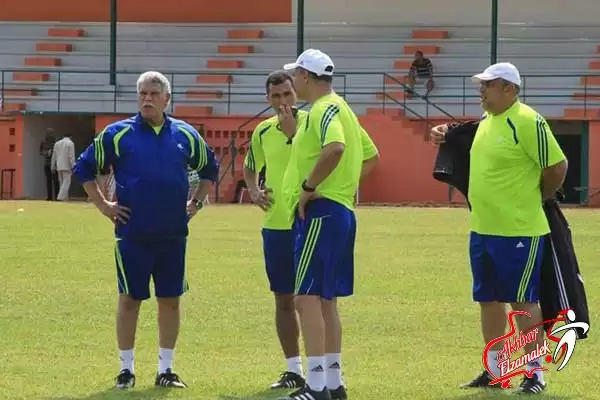 اخبار الزمالك - خاص .. شحاتة يطرد الإيفواريين من مران الزمالك خوفا من جواسيس أفريكا سبورت