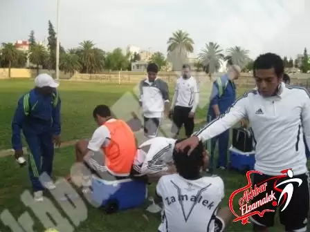 اخبار الزمالك - شاهد بالصورة الحصرية .. "حنية وطيبة" هاني سعيد مع اسلام عوض في تدريب الزمالك