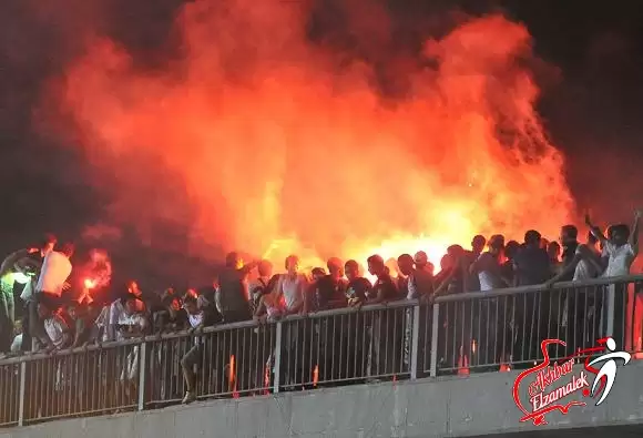 اخبار الزمالك - شاهد بالفيديو .. مؤازرة الوايت نايتس النارية للزمالك أعلى كوبرى المطار !