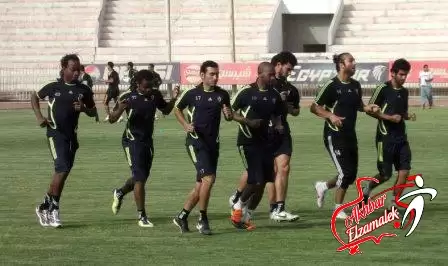 اخبار الزمالك - خاص .. شحاتة يقود تدريبات خاصة للاعبي الزمالك للتعامل مع الكرات العرضية والامامية 