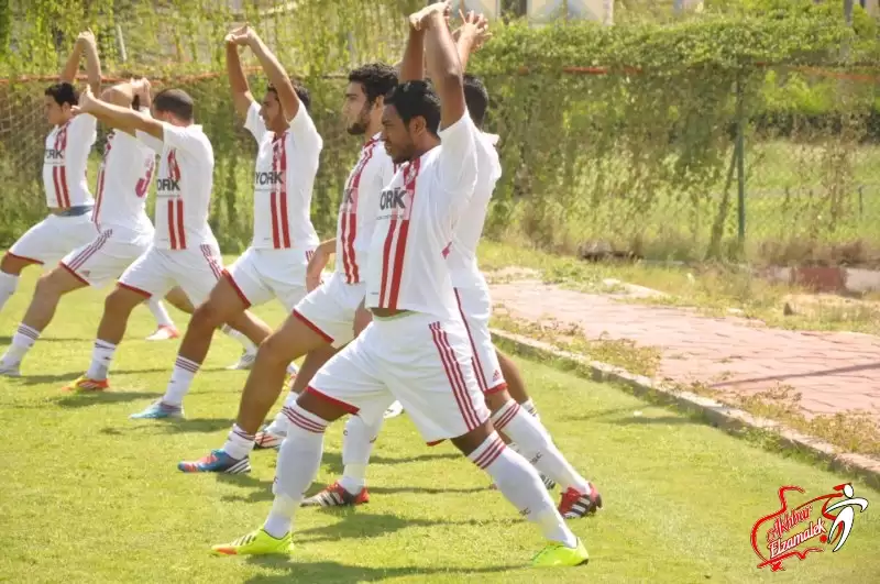 اخبار الزمالك - خاص .. لاعبو الزمالك يجرون عمليات الإحماء تحت اشراف ماركو ونبيه بملعب المباراة