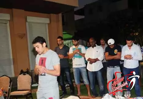 لاعبو الزمالك يؤدون صلاة الجمعة بمسجد الشيخ ناصر الصباح