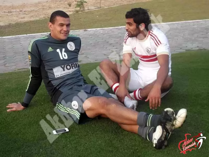 اخبار الزمالك - شاهد بالصور الحصرية  .. عوض ووحيد وعشق لا ينتهي في حوار على "المصطبة"