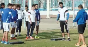 اخبار الزمالك - الاهرام..الزمالك يحتج على الحكم المجرى ويحمل اتحاد الكرة المسئولية ويطالب بتغييره..مرتضى منصور يطالب لاعبيه بالفوز .. وعودة ناصف للجهة اليسرى