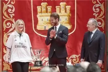 رئيس ريال مدريد يمدح "زيدان" ويمنحه لقب "الأفضل"