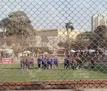 اخبار الزمالك -  بالصورة .. مشجع أهلاوي غاضب يقتحم تدريبات الأهلي ويوجه رسالة نارية للخطيب