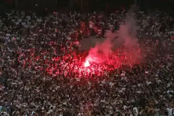 اخبار الزمالك -  بالصور . ..جماهير الزمالك تشعل برج العرب وتهتف اديلو مية اديلو نار  وظهور بوطيب 