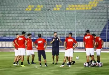 اخبار الزمالك - بالصور  تدريب المنتخب  وظهور الخطيب والمنع من ستاد القاهرة ونيولوك النجوم 