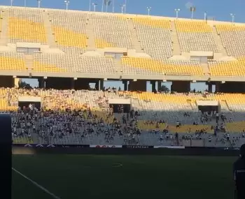 اخبار الزمالك - نهائي الكأس | وصول الحكام وأتوبيس الزمالك .. ولاعبي بيراميدز يمتصون حماس الجماهير