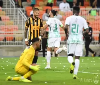 اخبار الزمالك - بالصور  جروس يقود الاهلى للفوز فى ديربى جدة والنجم الجزائري يرفض مصافحته 