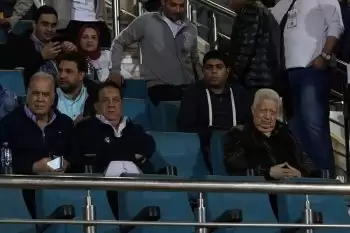 اخبار الزمالك - تعرف ماذا قال مرتضى  منصور لمشجع الزمالك  على اللعب فى ستاد الاهلى 