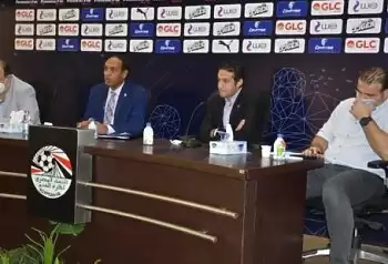 اخبار الزمالك - بالصور إجتماع اللجنة الخماسية بمدربين الاندية واقتراح مثير من كارتيرون .. وغياب هذا الثنائي .. وكورونا تضرب انبي والزعيم