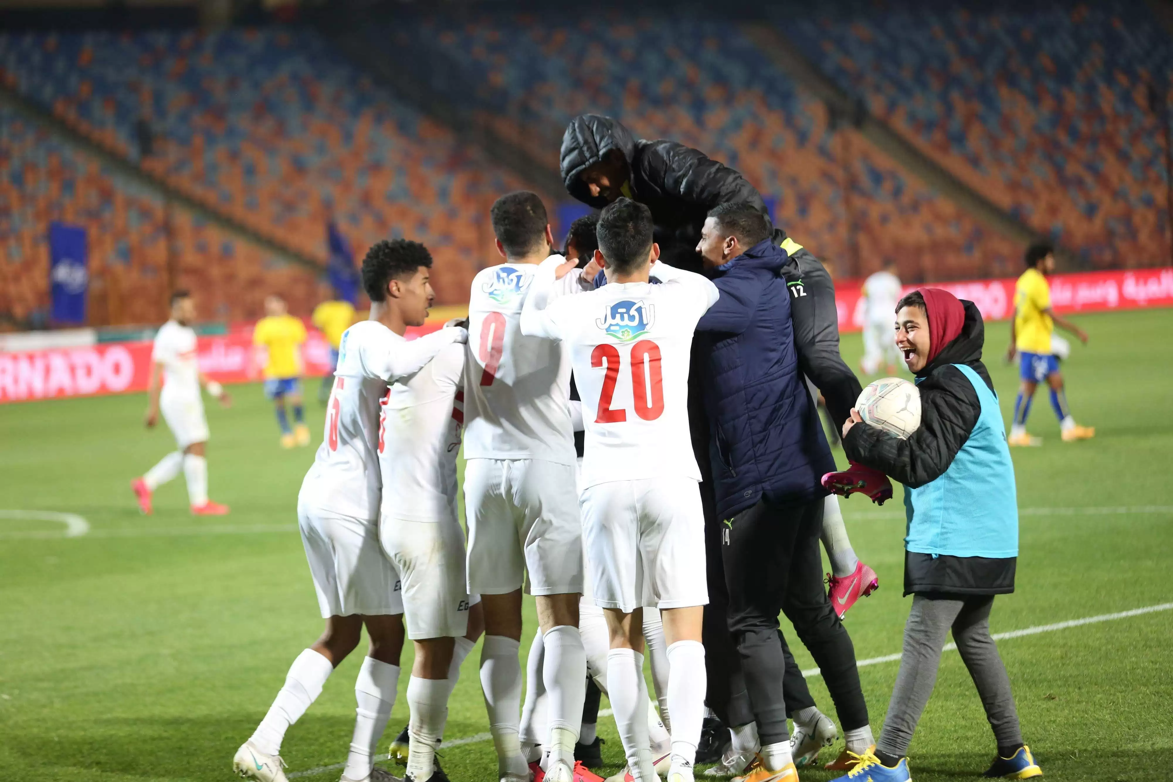 اخبار الزمالك - بالصور  مشاهد  الزمالك يسقط دراويش الاسماعيلى فى ليلةالمطر غضب الاباتشي وفرحة الدكة وسهم اوباما بعدسة سارة عبد الباقى 