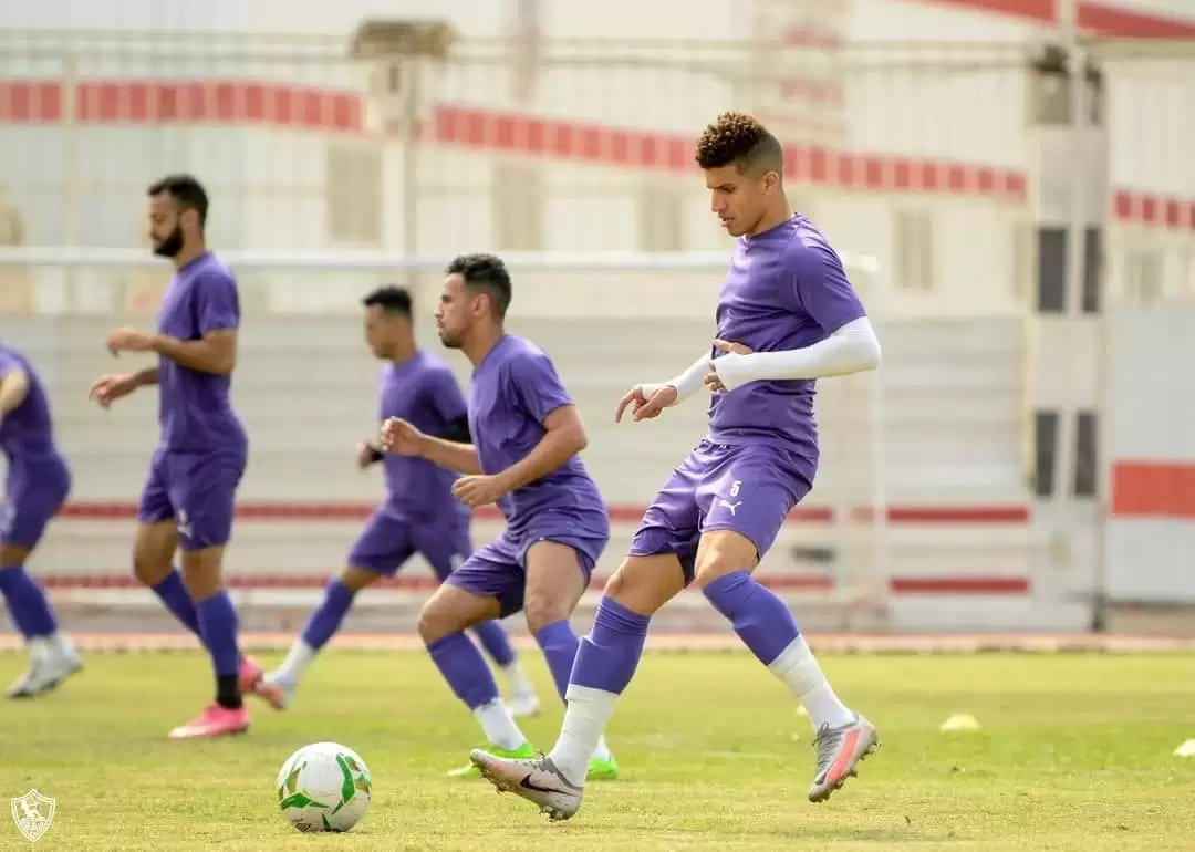 اخبار الزمالك - تدريب الزمالك اليوم | جلسة بين كارتيرون ومعاونيه .. سباق سرعات وتدريبات بدنية .. كارتيرون يجتمع باللاعبين .. أشغال شاقة لرباعي حراسة المرمى .. اجتماع هام لمجلس الزمالك اليوم