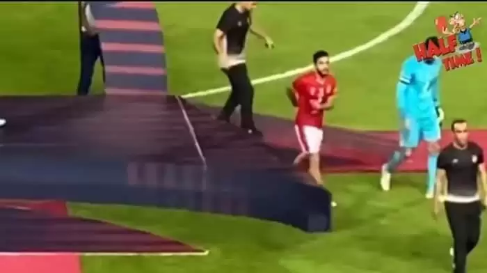 اخبار الزمالك - تداول فيديو " بصق   " نجم الاهلي على سيد عبد الحفيظ . ورمضان السيد يكشف خطاء موسيماني ويؤكد لو كمل الاهلي هيخسر تاني 