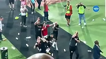 اخبار الزمالك - الصحف المغربية تكشف بالصور فضيحة جماهير الأهلي بعد ضرب لاعبي الوداد والإعتداء على حميد احداد ..ظهور جمال وعلاء مبارك في لقاء الأهلي يقلب الفيس بوك ..إيهاب جلال يكشف أخطاء المطيع 