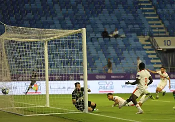 اخبار الزمالك - الحكم الإماراتي يذبح الزمالك فى مباراة الرجاء 